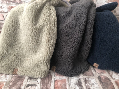 Snuggle Me Up Sherpa Fleece Dog Blanket – Regular
